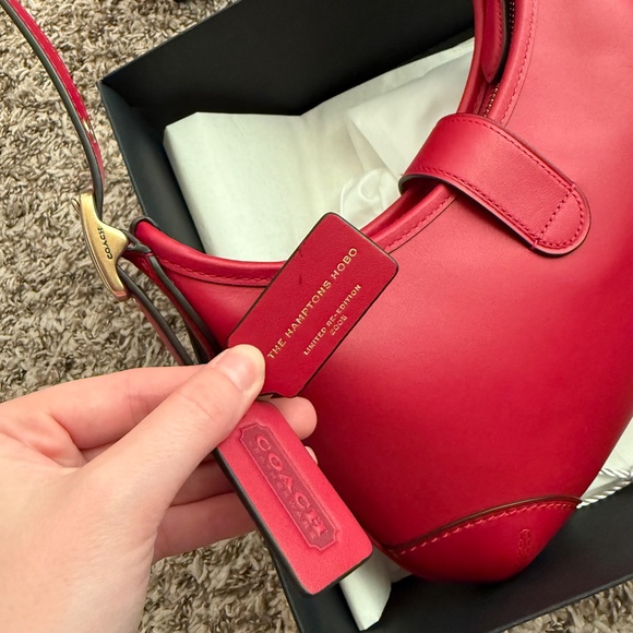 Coach Hamptons Hobo Ruby Red - Picture 4 of 8